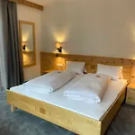 Lisun Apartment *